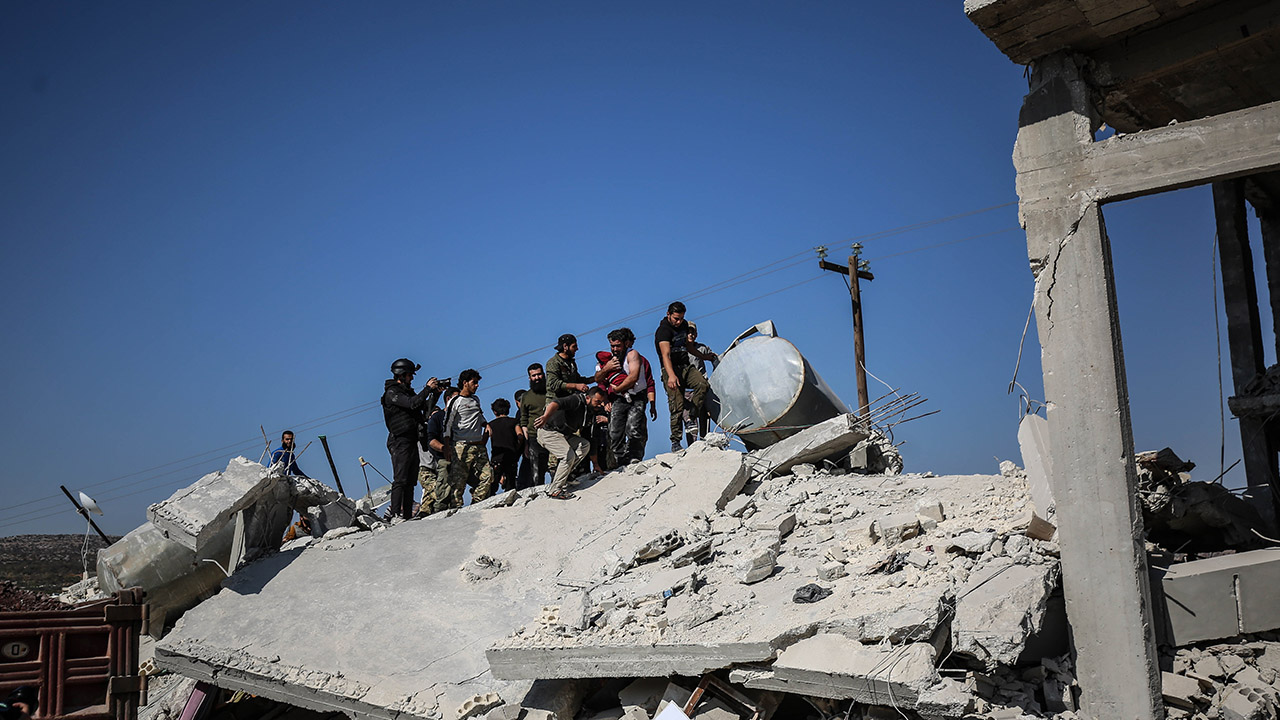 Şinan köyüne düzenlenen saldırı sonucu bir bina kullanılamaz hale geldi.