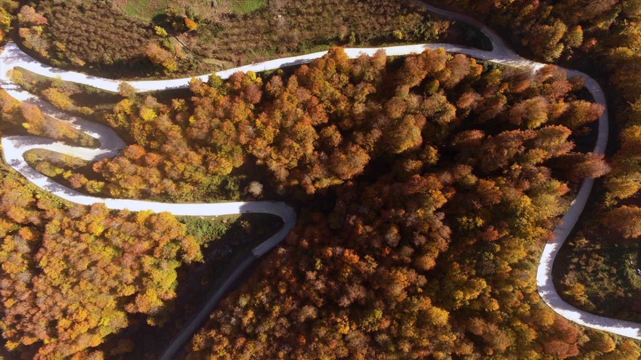 Doğaseverlerin, sanatçıların ve adrenalin tutkunlarının önemli uğrak yerlerinin başında gelen Nebiyan Dağı, her mevsim ziyaretçilerin ilgisini çekiyor.