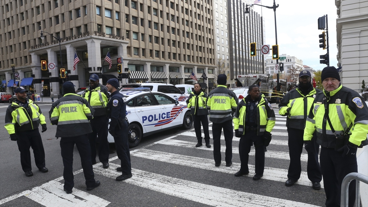 Cumhurbaşkanı Erdoğan`ın kalacağı The Willard InterContinental otelinin önünde ve yakınlarında da yoğun güvenlik önlemleri alındı.