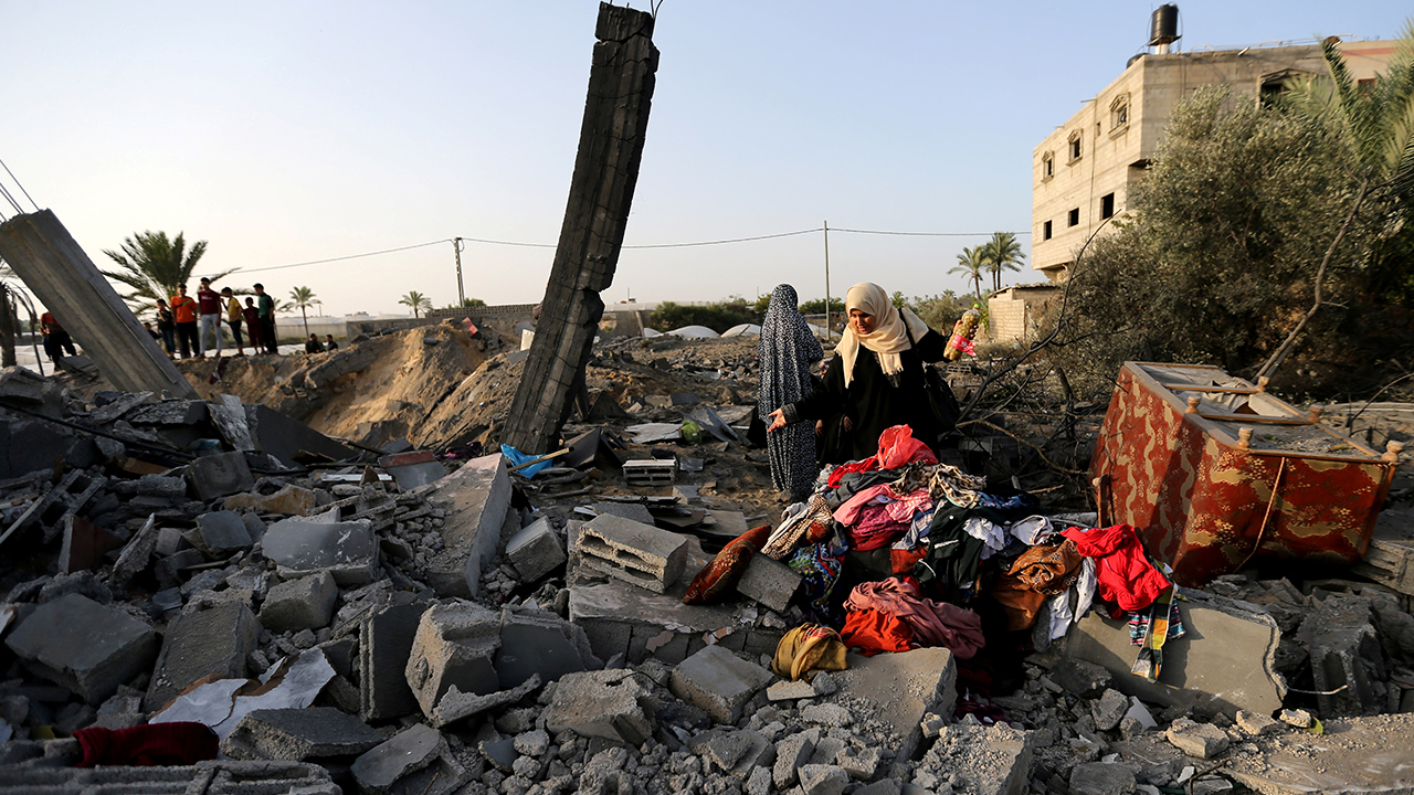 Gazze`den İsrail tarafına çok sayıda roket atıldığı belirtilirken, Gazze Şeridi`ne yönelik hava saldırıları da sürüyor.