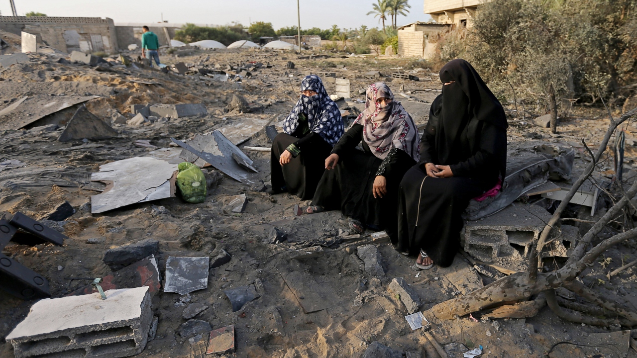 İsrail ordusu dün Gazze`nin doğusunda İslami Cihad Hareketi`nin askeri kanadı Kudüs Seriyyelerinin önde gelen komutanlarından Baha Ebu`l Ata`nın bulunduğu eve saldırı düzenlediklerini duyurmuştu.