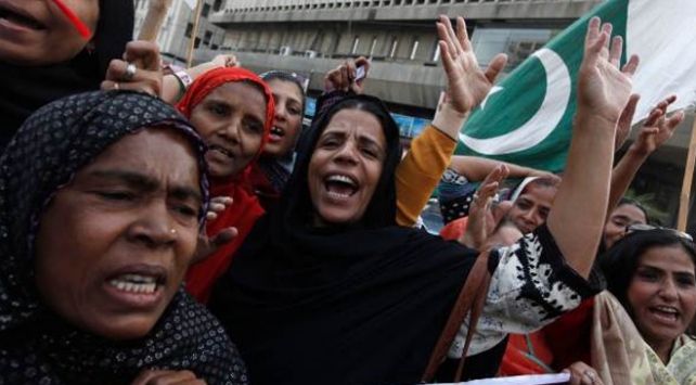 Pakistan'da hükümet karşıtı eylemciler İslamabad'ı terk ediyor