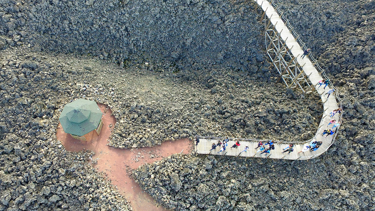 Manisa`da yer alan ve UNESCO`nun Global Jeopark Ağı`na dahil edilen Kula-Salihli Volkanik Jeoparkı, volkan konileri, lav kalıntıları ve zemin yapısıyla bu yıl yaklaşık 60 bin öğrenciye doğal derslik oldu.