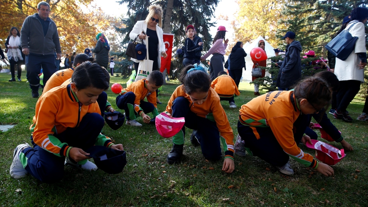 TBMM`nin 82 milyon insanın, dokuz siyasi partinin temsil edildiği, yılda bir milyon vatandaşın misafir olduğu bir yer olduğuna işaret eden Kumbuzoğlu, bugün de önemli bir faaliyet gerçekleştirildiğini dile getirdi.