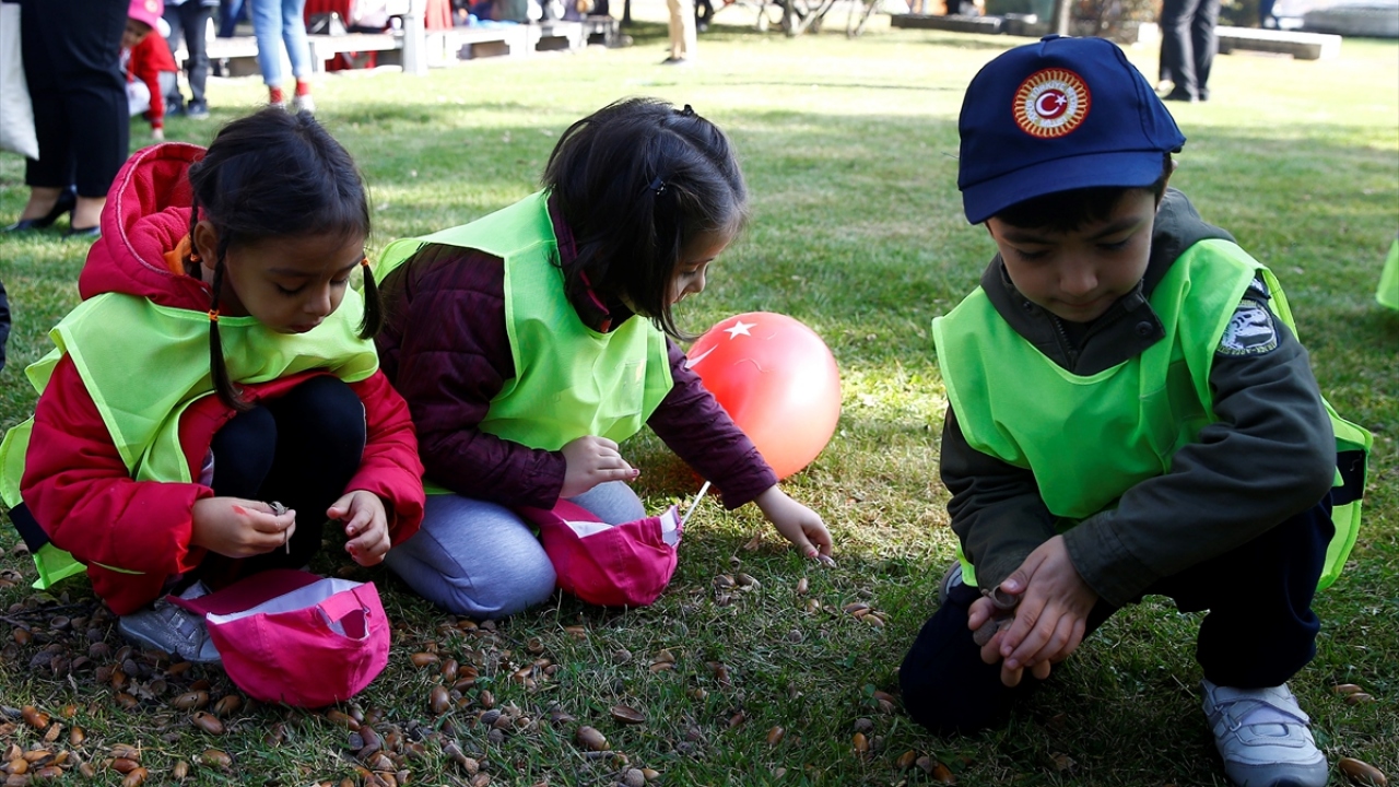 Kumbuzoğlu, geçtiğimiz günlerde "11 Milyon Ağaç; Bugün Fidan, Yarın Nefes" etkinliği kapsamında bu bölgeye sembolik olarak 11 fidan dikildiğini vurguladı.
