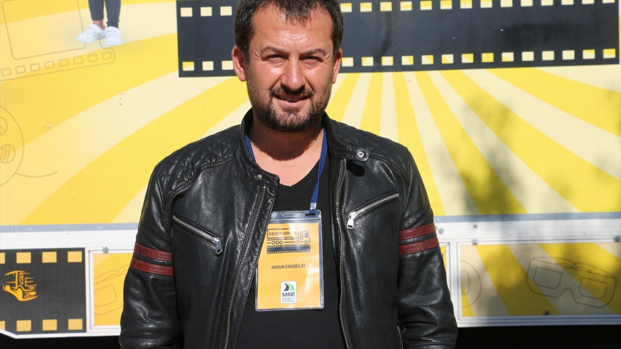 Öğretmenleri eşliğinde filmleri heyecanla izleyen çocuklar, büyük mutluluk yaşadı.