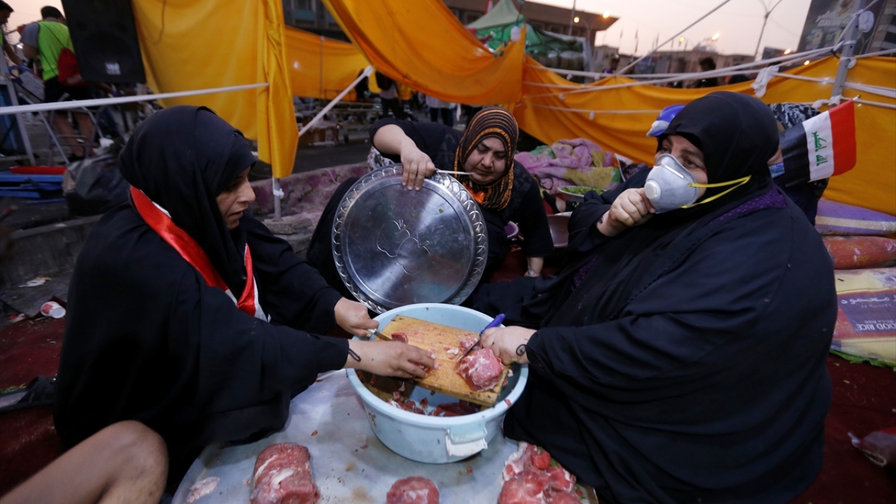 Irak`ta işsizlik, yolsuzluk ve kamu hizmeti yetersizliği nedeniyle 1 Ekim`de başlayan gösteriler devam ediyor.