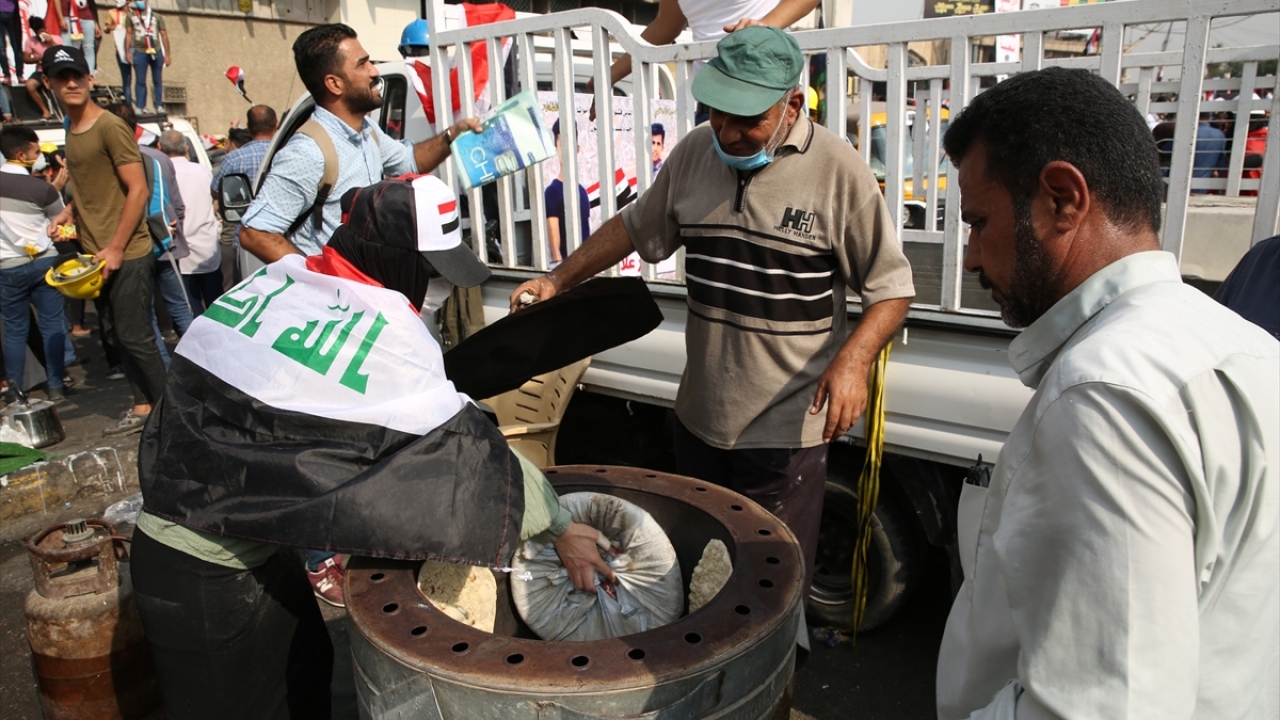 Selime Um Ali, "Gençler isterse burada bir yıl kalsın. Biz hep onların yanında olacağız" diyerek kararlılığını dile getiriyor.