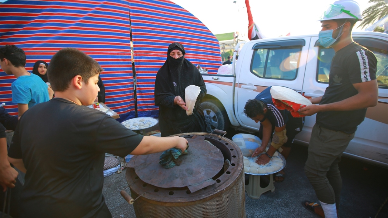 Bu arada Bağdat`taki gösterilere katılan genç kadın aktivistler Sabah Mehdavi ve Mari Muhammed, kimliği belirsiz kişiler tarafından günler önce kaçırılmıştı.