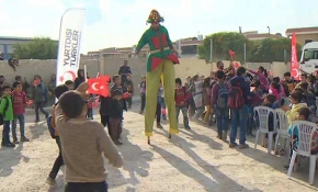 Afrinli çocuklar Rafadan Tayfa ekibiyle doyasıya eğlendi