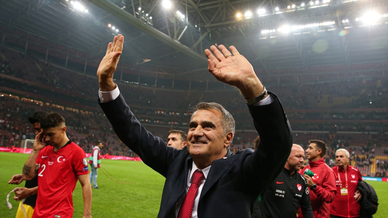 A Milli Futbol Takımı Teknik Direktörü Şenol Güneş, 2020 Avrupa Şampiyonası`na (EURO 2020) katılmayı garantiledikleri için mutlu olduklarını söyledi. 