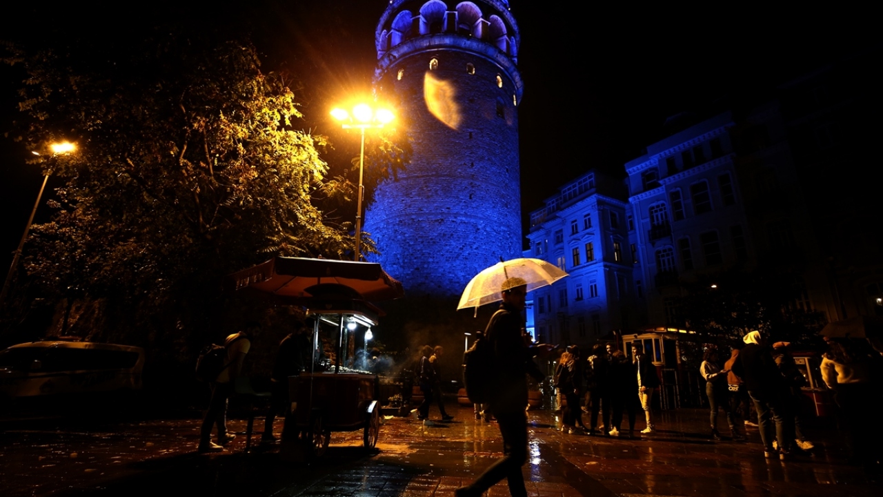 İBB, Türk Diyabet Cemiyetinin 14 ve 15 Kasım Dünya Diyabet Günü etkinlikleri çerçevesinde Galata Kulesi`ni 2 gece boyunca mavi renkte aydınlatma kararı aldı. Diyabetin simgesi olan mavi halkanın da birleşmeyi temsil ettiği belirtildi.