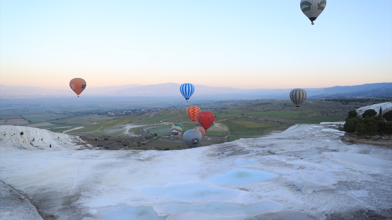 Bölgede halen 30 firma tarafından gerçekleştirilen balon turu ücreti kişi başına 180-230 dolar arasında değişiyor. 