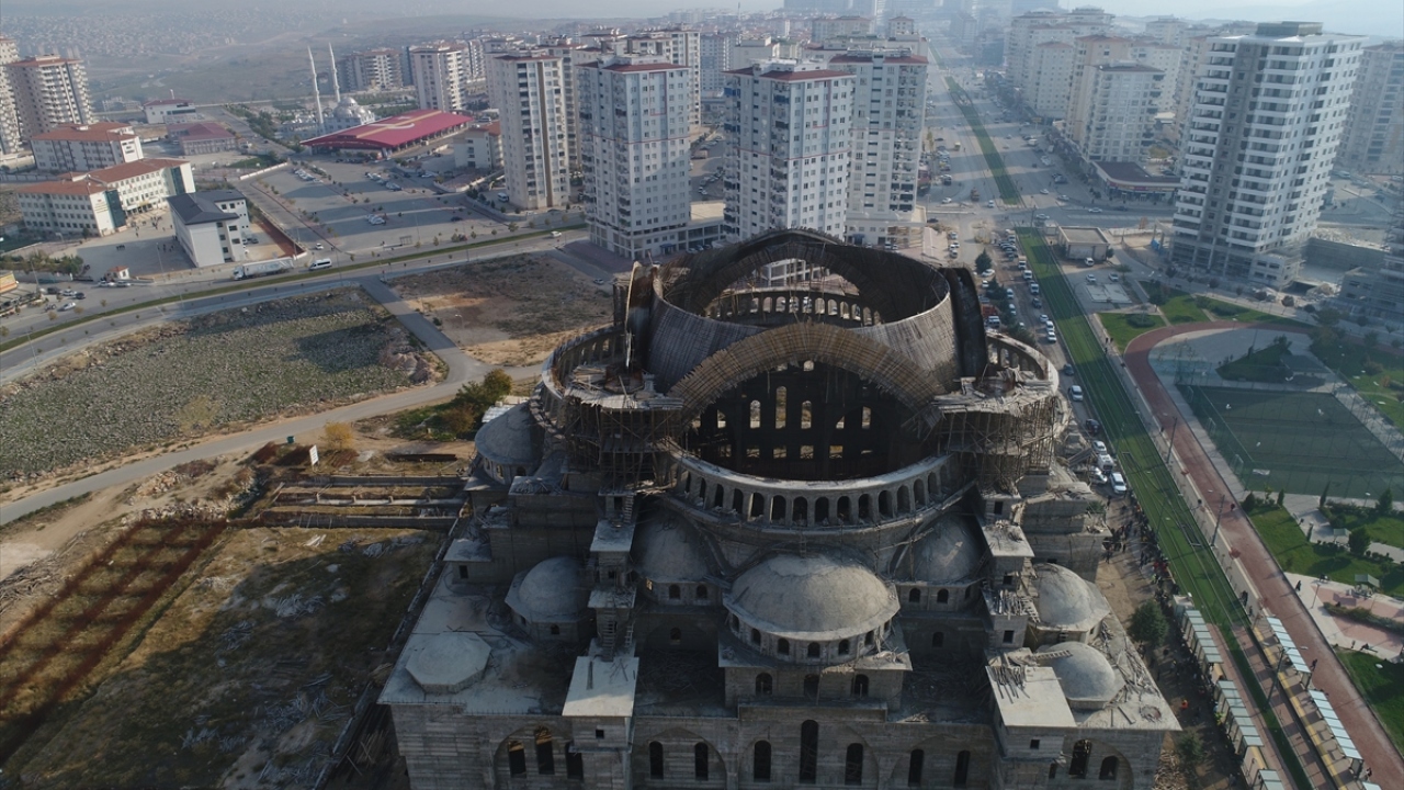 Arama kurtarma ekipleri inşaattan çıkartıldıktan sonra iskelenin bazı bölümleri sökülerek tehlike oluşturması engellendi.