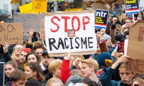 Hollanda'da ırkçılık karşıtları protesto gösterileri düzenledi