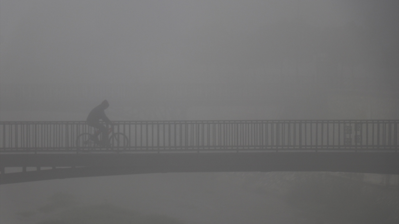 Sürücüler dikkatli olmaları yönünde uyardı.