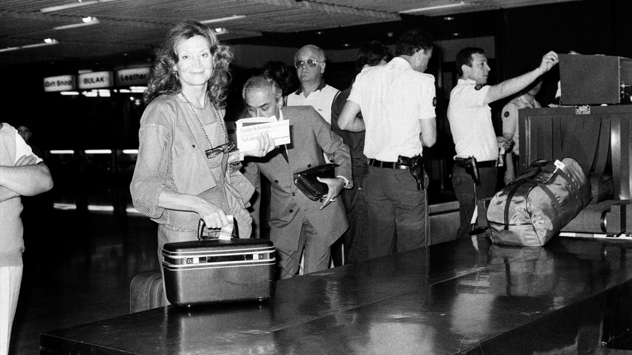 Kenter, 29 Haziran 1984`te İstanbul havalimanında. (Arşiv)