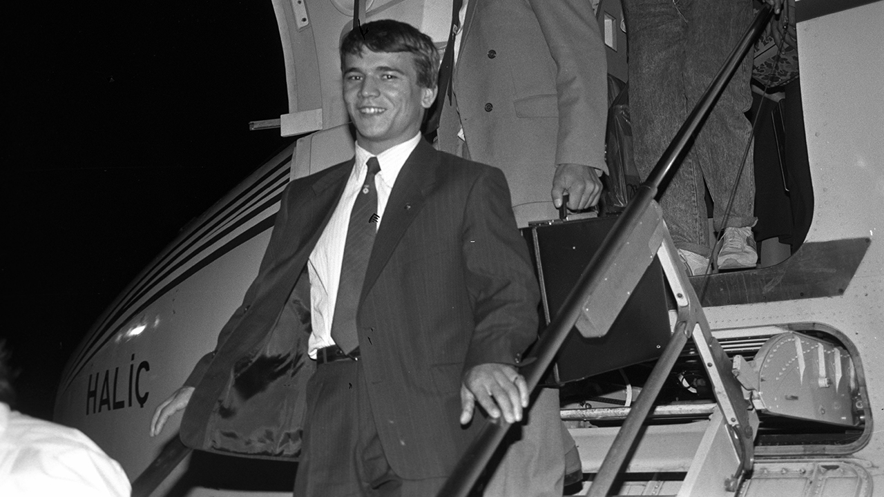 13 Eylül 1987`de Halterci Naim Süleymanoğlu KKTC`ye geldi. (Arşiv)