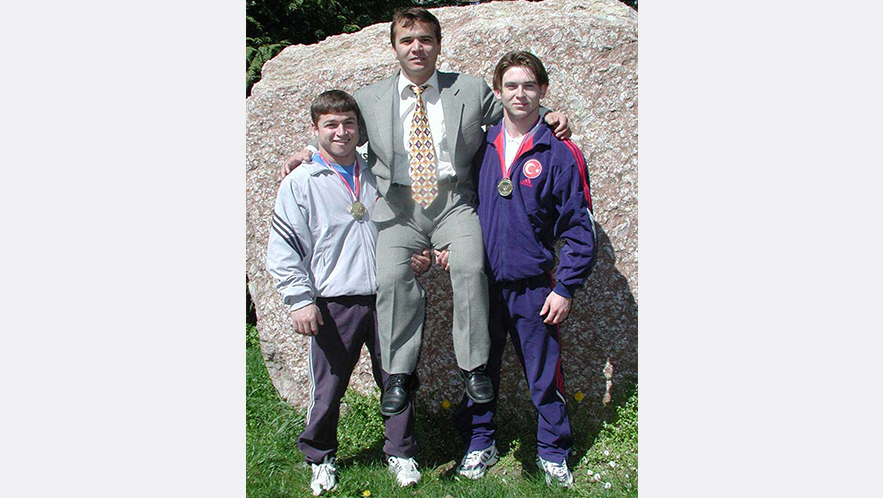 Olimpiyat, dünya ve Avrupa şampiyonu milli halterci Naim Süleymanoğlu, vefatının ikinci yıl dönümünde anılıyor. (Arşiv)