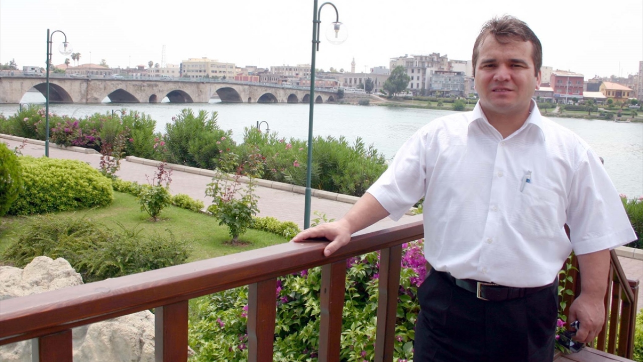 7 Temmuz 2005`de Dünya Olimpiyat Şampiyonu Halterci Naim Süleymanoğlu, Adana`da bazı açıklamalarda bulundu. (Arşiv)