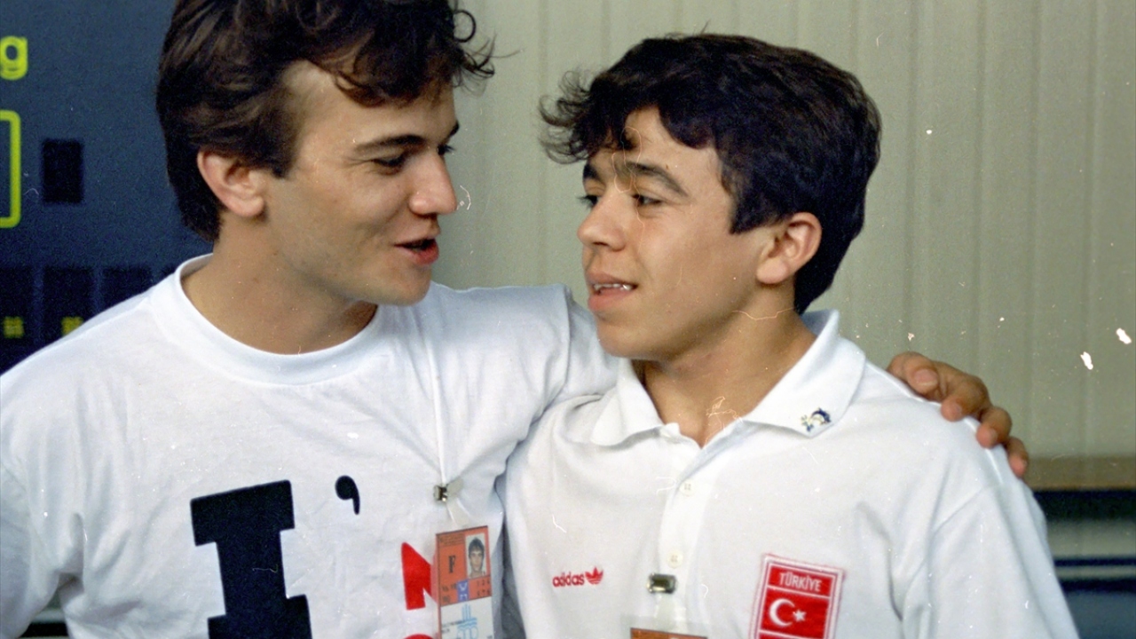 30 Haziran 1991`de 11. Akdeniz Oyunları`nda 52 kilo olan Haltercimiz Halil Mutlu koparmada 107,5 silkmede 135 toplamda ise 242,5 kilo kaldırarak Akdeniz Oyunları rekorlarını kırarak 3 altın madalya kazandı. 