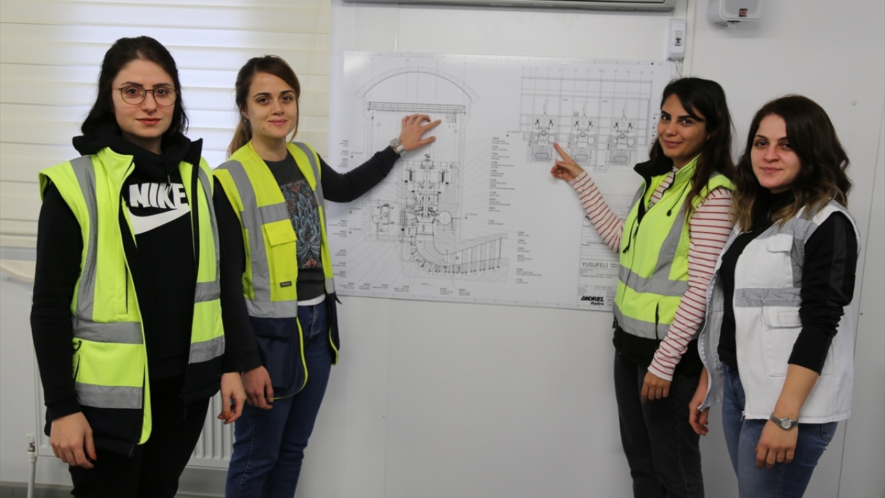 Elektrik elektronik mühendisi Sevda Ceren Cihan ise Artvinli olduğunu ve memleketinde çalışmaktan mutluluk duyduğunu söyledi.