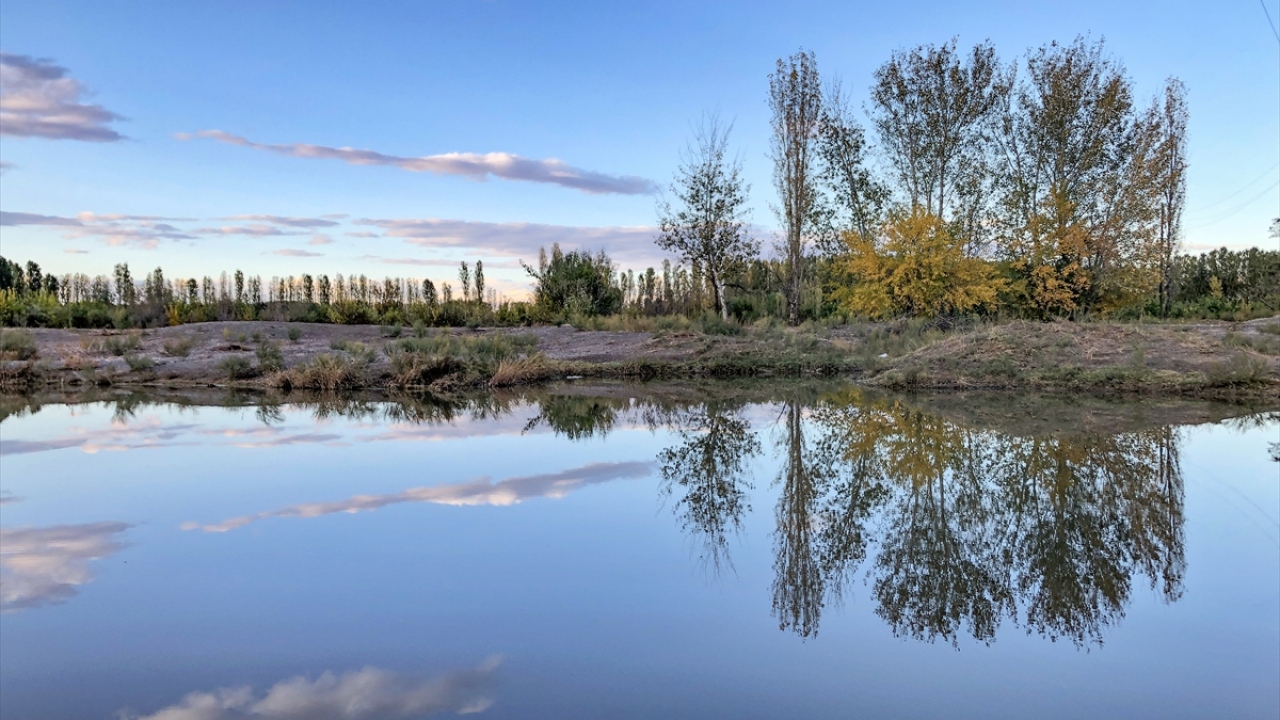 Bölgede çalışma yapan fotoğraf sanatçısı Mert Ekmekçi de fotoğraf tutkunlarıyla bölgede çeşitli etkinlikler yaptıklarını belirterek, İrem Bağları`nın fotoğraf sanatçılarının vazgeçilmez adreslerinden biri olduğunu sözlerine ekledi.