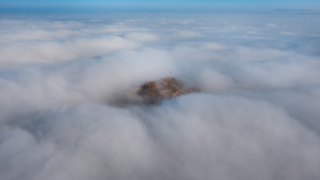 Selek, yaptığı açıklamada, birkaç gündür Afyonkarahisar`da sabahları yoğun sis oluştuğunu kaydetti.