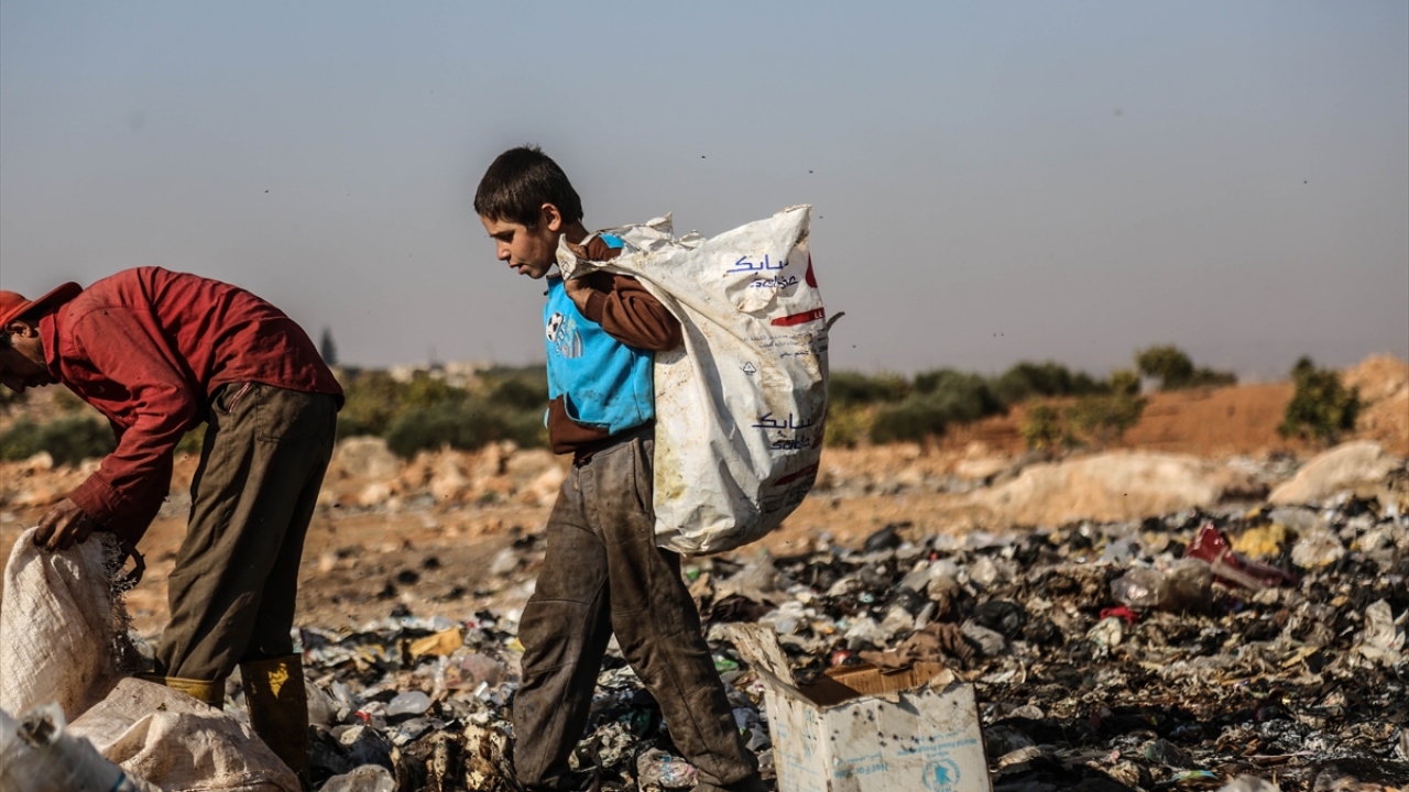 Savaşın getirdiği göç, ekonomik istikrasızlık ve ailelerin geçimini sağlayanların hayatını kaybetmesi, çocukları okulları terk etmeye mecbur bırakıyor.