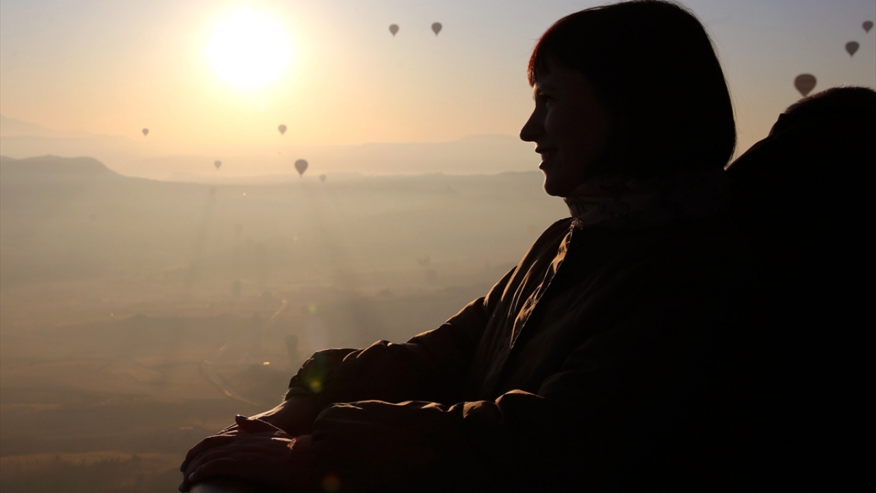 Svetlana, "Kapadokya`yı merak ediyordum. Burası rüya gibi bir yer. İlginç kayalıklar üzerinde balonla uçmak ise inanılmaz bir duygu." dedi.