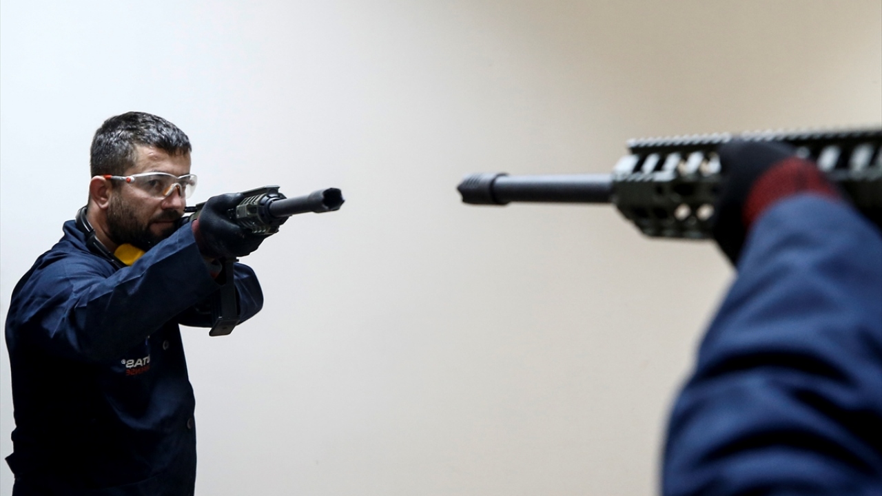 UTAŞ Savunma Sanayi ve Ticaret AŞ Başkanı Abdullah Güzeldere, yaptığı açıklamada, hayatının büyük bir bölümünün ABD`de geçtiğini, 2006`da Türkiye`ye taşınarak silah fabrikası açtığını söyledi. 