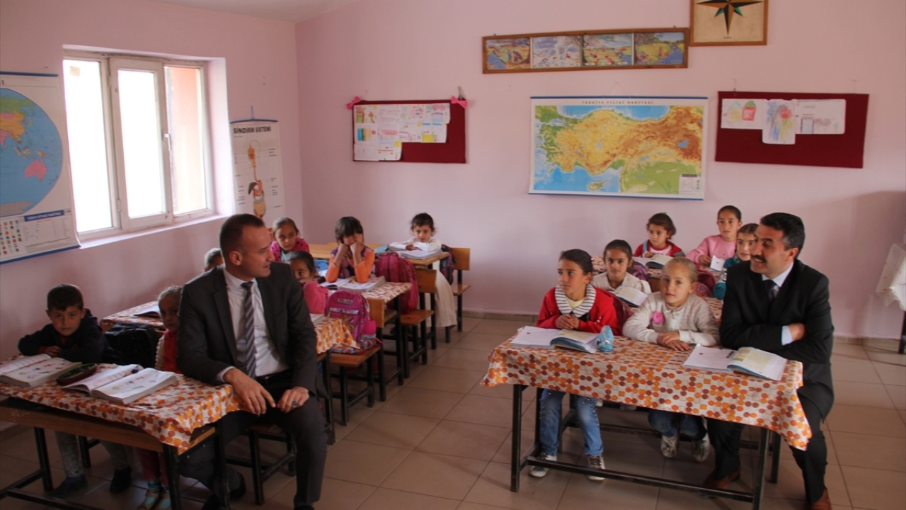 "İnşallah bütün kız çocuklarımızı okulda görürüz"