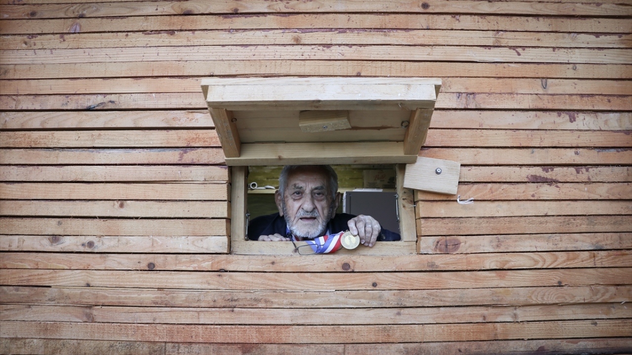 Ardından ABD`ye yerleşen Mehmet Fatin Baki, burada kaldığı 58 yıl içerisinde ticaretle uğraştı zaman zaman ana dillerini unutmasınlar diye gurbetçi çocuklara Türkçe öğretti.