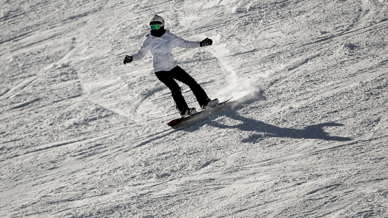 İsviçreli araştırma şirketi Laurent Vanat`ın 2018 yılı verilerine göre, dünyanın en fazla turist çeken kayak merkezlerinde Andorra 12. sırada yer alıyor. 