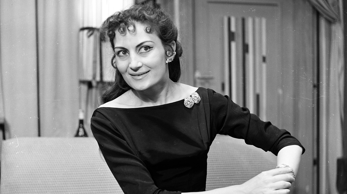 Yıldız Kenter ile kardeşi Müşfik Kenter`in de rol aldığı Fritz Schweiger`ın "Misafir" isimli oyunun kareleri bulunuyor. 