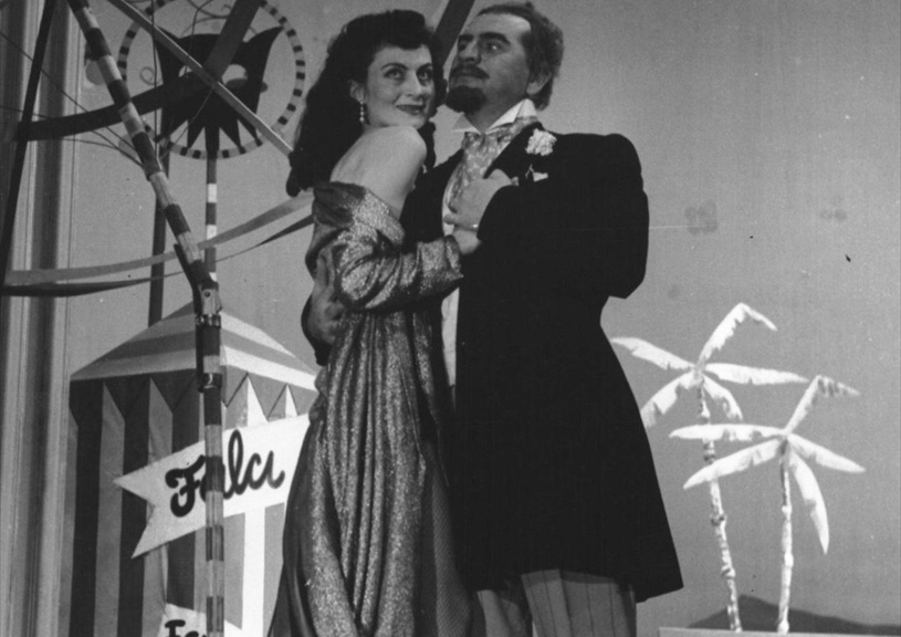 Thornton Wilde`nin 1952`de sahnelenen "Ramak Kaldı" oyununda başrol oynayan Yıldız Kenter`in fotoğrafları arşivde bulunuyor. 