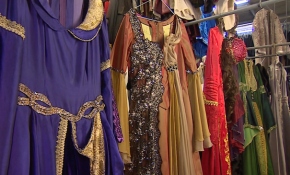 Ünlü oyunların kostümleri Devlet Tiyatroları ambarında