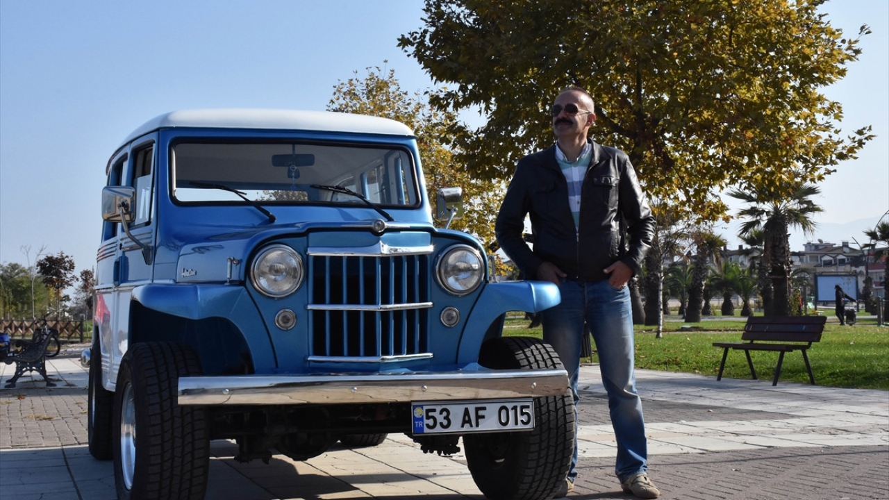 Yarım asrı deviren otomobil, yeni haliyle görenlerin dikkatini çekiyor.
