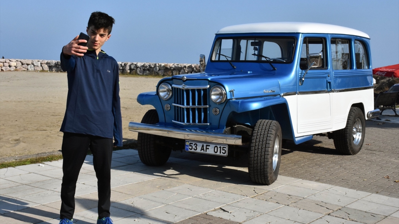 Bu ilginin zamanla bağımlılık yaptığını dile getiren Ödemiş, eski tespih, saat, telefon, radyo gibi eşyaları biriktirdiğini anlattı.