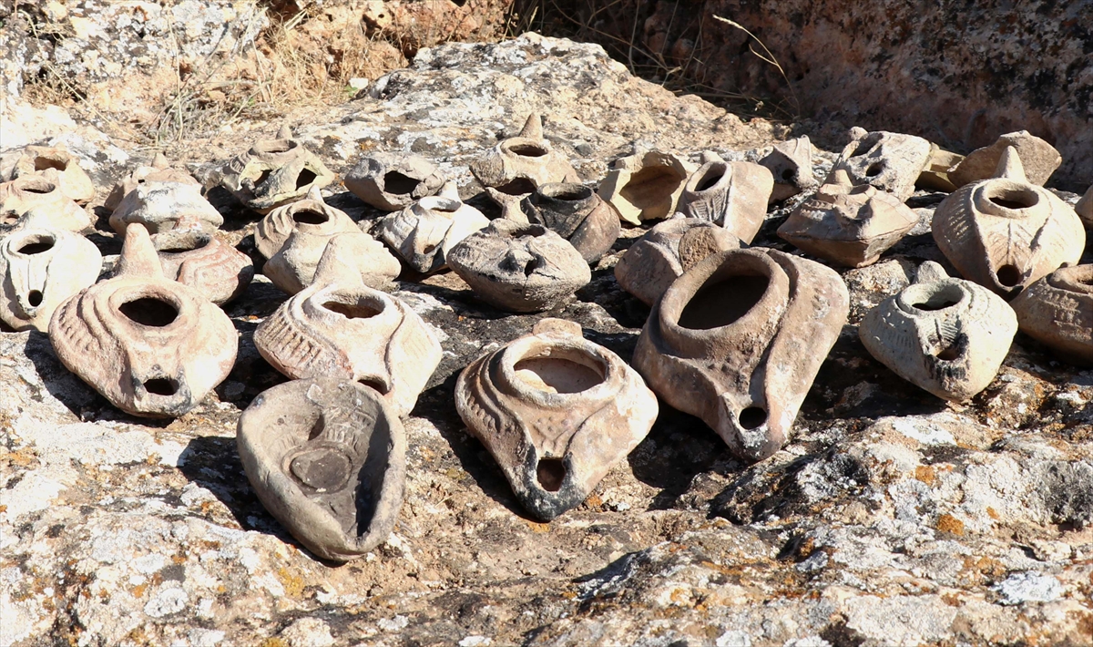 Roma döneminde MS 3. yüzyılda asıl askeri yerleşim inşa edilmiş, 639 yılına İslam ordularının fethine kadar kesintisiz kullanılmıştır.