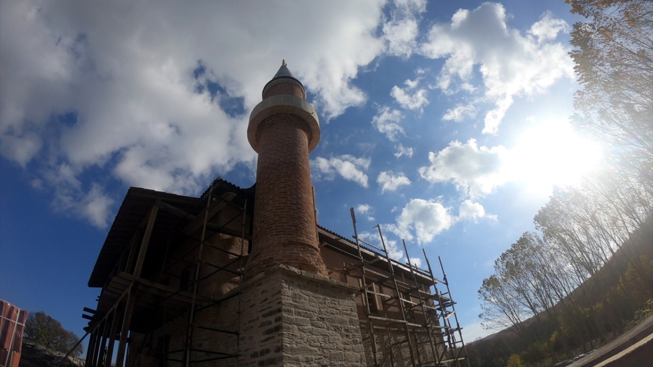 Vali Osman Bilgin, yaptığı açıklamada, İstanbul`un fethinde önemli rol oynayan topların döküldüğü dökümhanede düzenleme çalışması ve bu kapsamda Dökümhane Camisi`nin ihyasının da gerçekleştirildiğini söyledi.