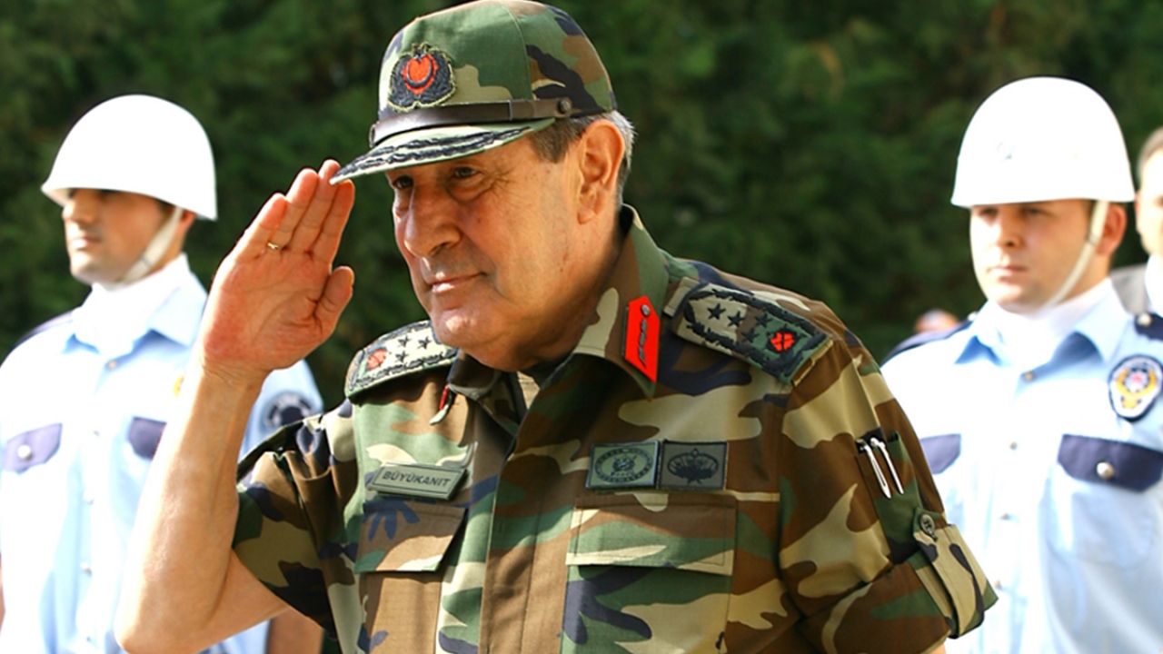 Büyükanıt, 24 Mayıs 2007`de İzmir Valiliğini ziyaret etti. (Arşiv)