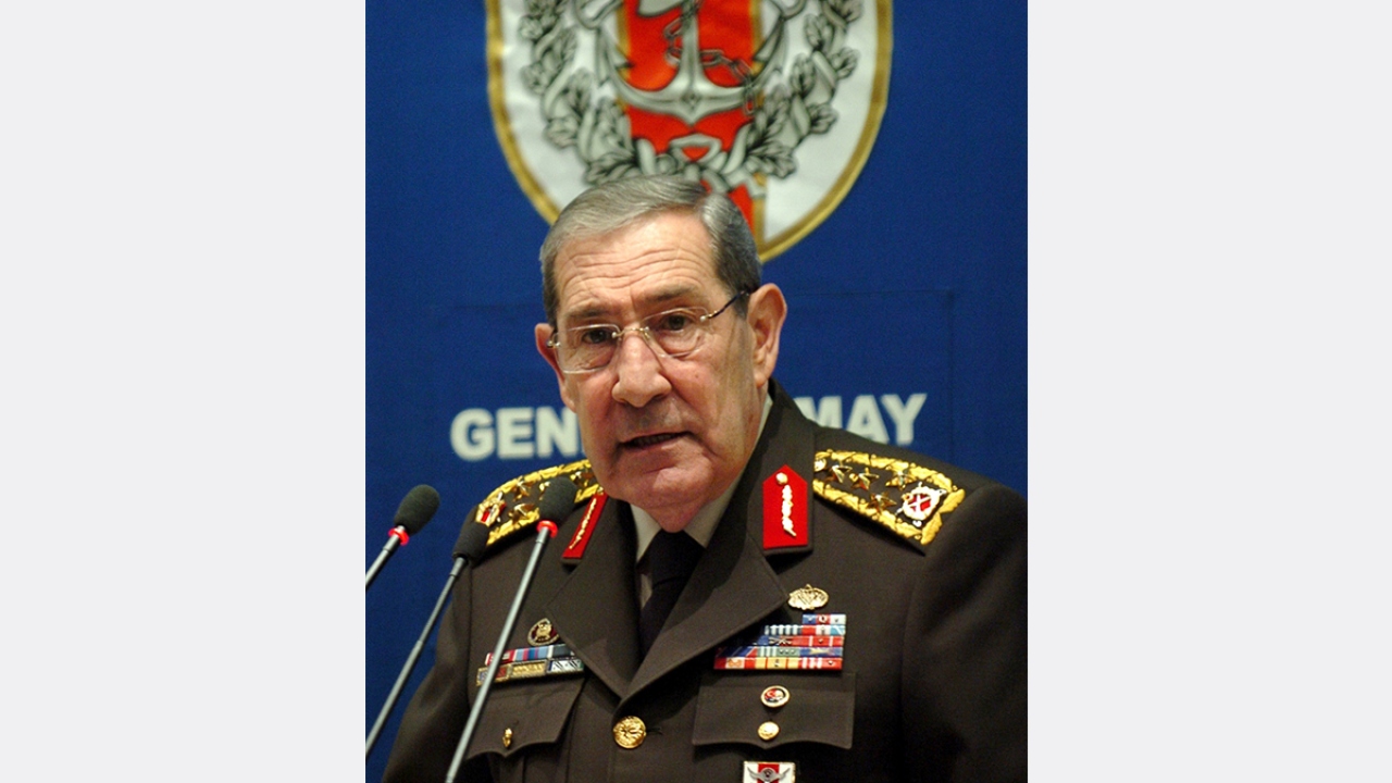 Büyükanıt, 12 Nisan 2007`de Genelkurmay Karargahında bilgilendirme toplantısı düzenledi. (Arşiv)