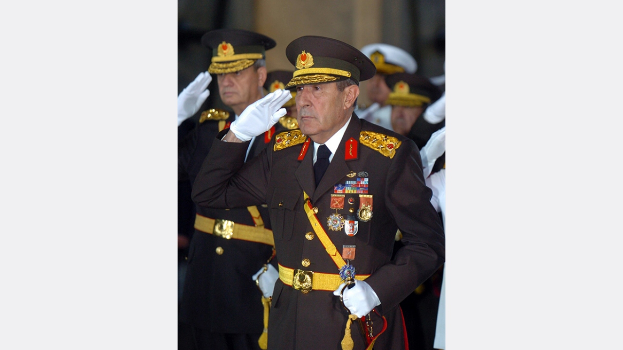 Büyükanıt, 30 Ağustos 2006`da 30 Ağustos Zafer Bayramı ve Türk Silahlı Kuvvetleri günü nedeniyle Anıtkabir`i ziyaret etti. (Arşiv)