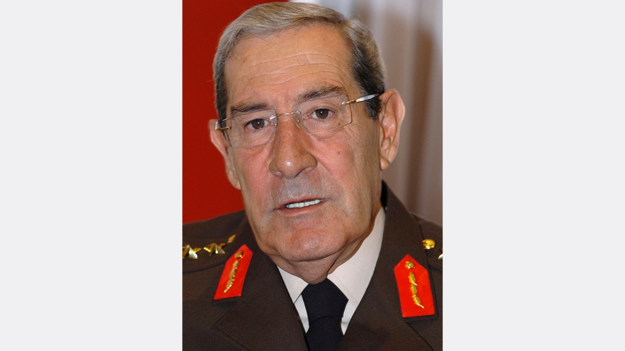 Dönemin Kara Kuvvetleri Komutanı Büyükanıt, 23 Mayıs 2005`te katıldığı bir programda. (Arşiv)