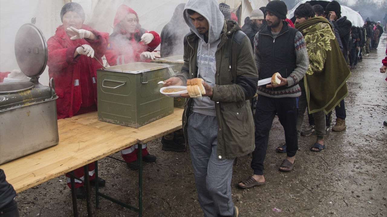 Türkiye`de bir yıl kaldıktan sonra Yunanistan-Kuzey Makedonya-Sırbistan güzergahını izleyerek Bosna Hersek`e ulaştığını söyleyen Ömer, Hırvatistan ve Slovenya üzerinden İtalya`ya, oradan da Belçika`ya gitmek istediğini belirtti.