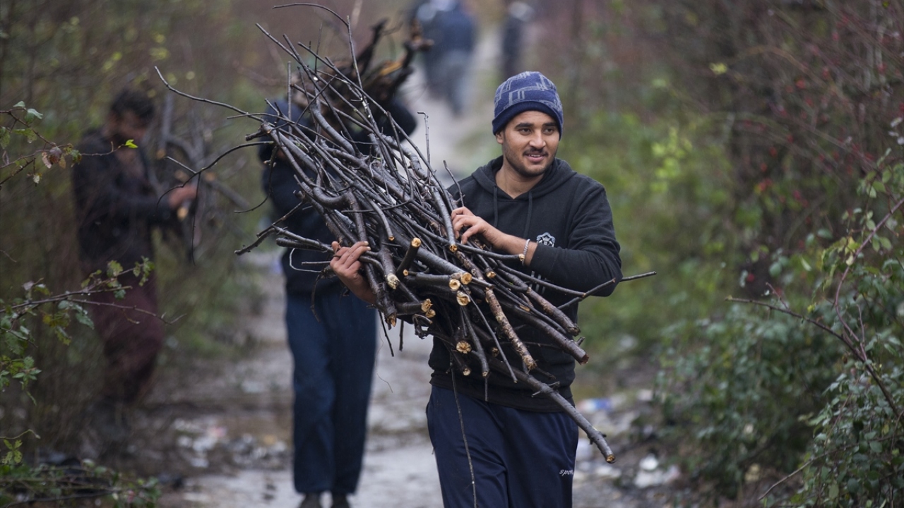 Bihaç ve etrafındaki bazı yerleşim yerlerinin tüm bu göçmen krizinin yükünü taşıması da başka bir sorun olarak ön plana çıkıyor.