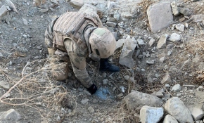 Van’da terör operasyonunda ele geçirilenler böyle imha edildi