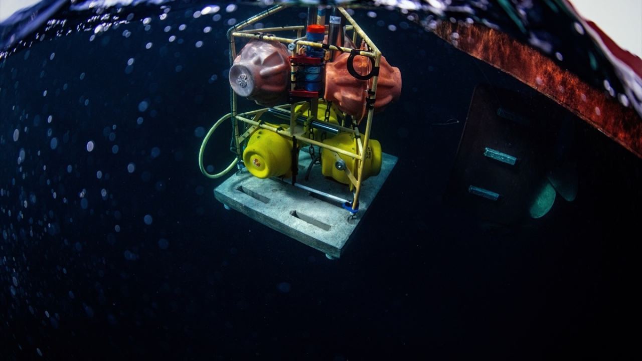 Bilim adamları, Silivri`deki çalışmalarını tamamladıktan sonra rotayı İmralı`nın 4 mil açığındaki noktaya çevirdi.