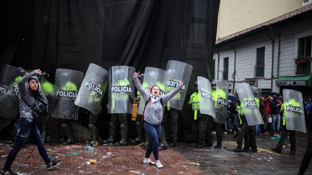 Ülkede geçen yıl birkaç ay süren ve zaman zaman şiddete dönüşen gösterilerde 8 kişi yaralanmış, 65 kişi gözaltına alınmıştı.